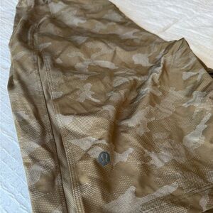 Lululemon Pacebreaker Men’s Camo shorts